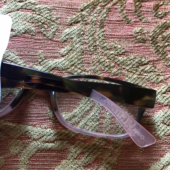 NWT Foster Grant “Monroe” readers & coordinating soft case. - Picture 3 of 6